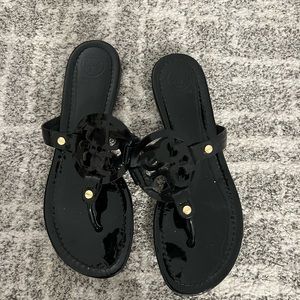 Black Tory Burch flip flops. Good condition